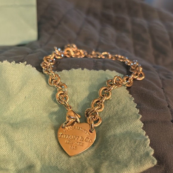 Tiffany & Co. Return to Tiffany®
Heart Tag Chain Link Choker, EUC - Picture 10 of 10